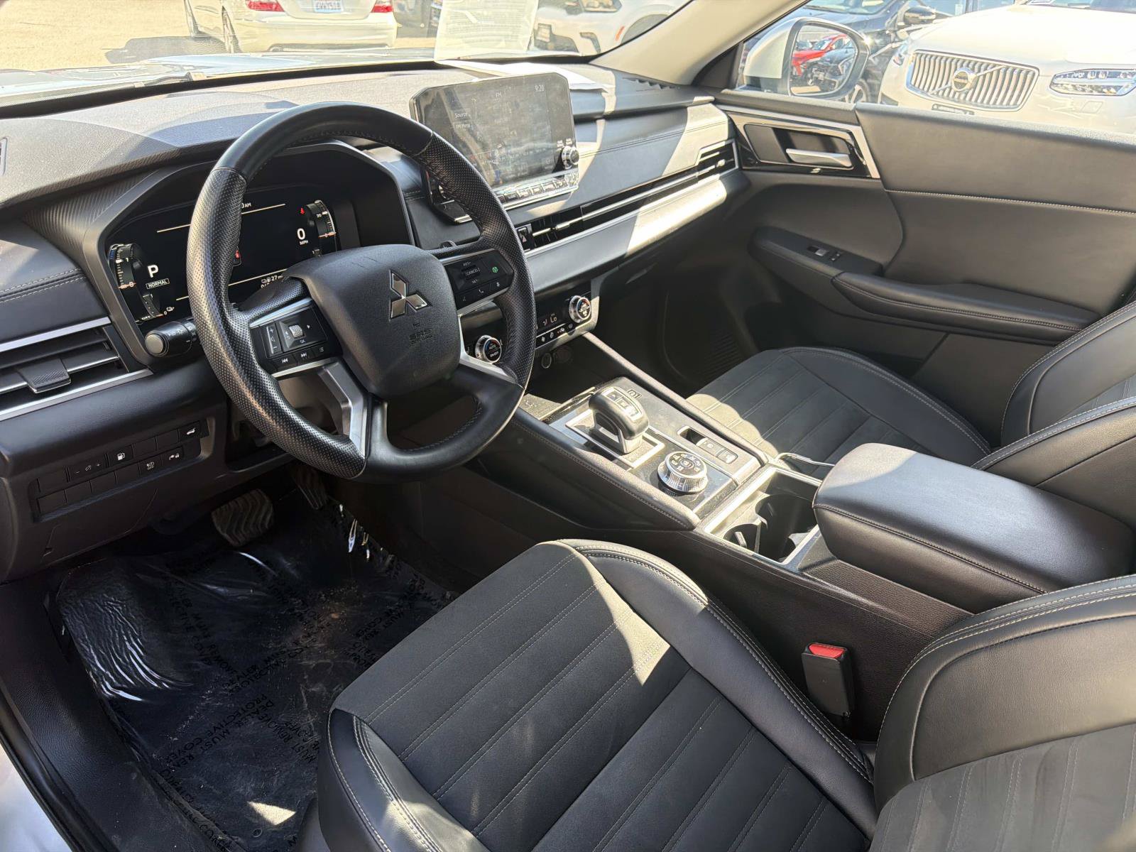 Used 2024 Mitsubishi Outlander 4WD Plug-In Hybrid image 15