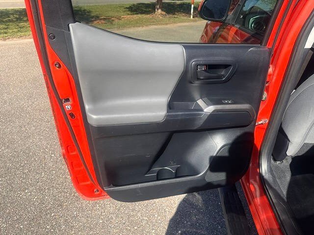 Used 2016 Toyota Tacoma SR5 w/ Towing Package RWD image 22