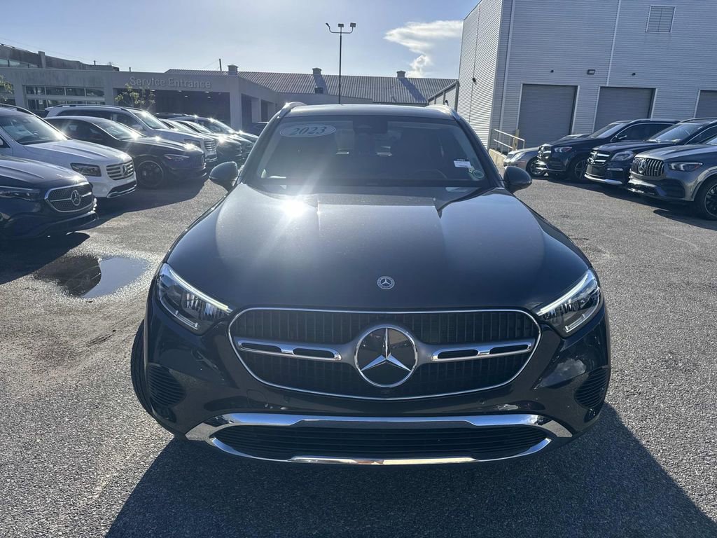 Used 2023 Mercedes-Benz GLC 300 image 2