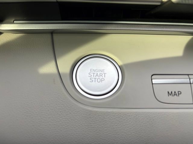 Used 2025 Hyundai Elantra Limited w/ Cargo Package image 4