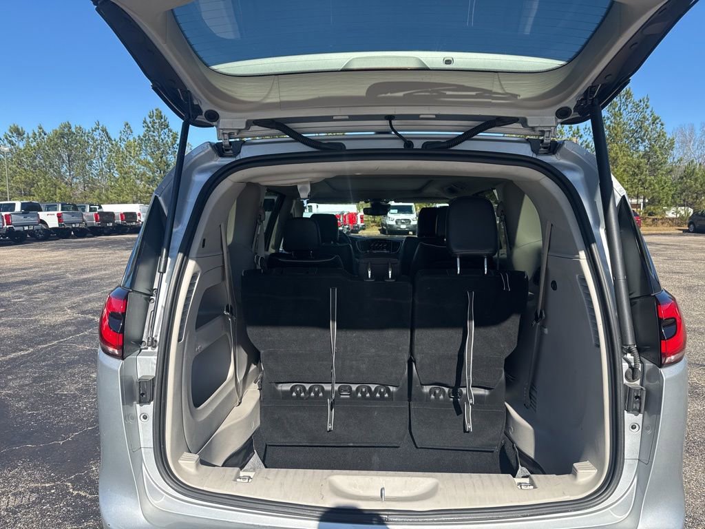 Used 2024 Chrysler Pacifica Limited image 16