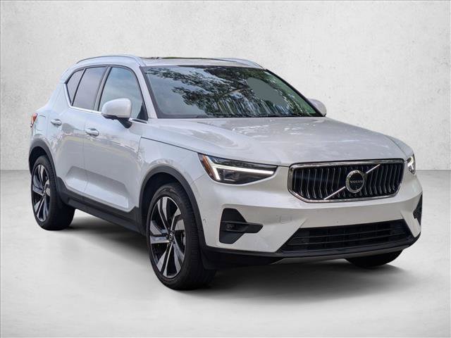 Used 2024 Volvo XC40 B5 Plus w/ Protection Package Premier image 3
