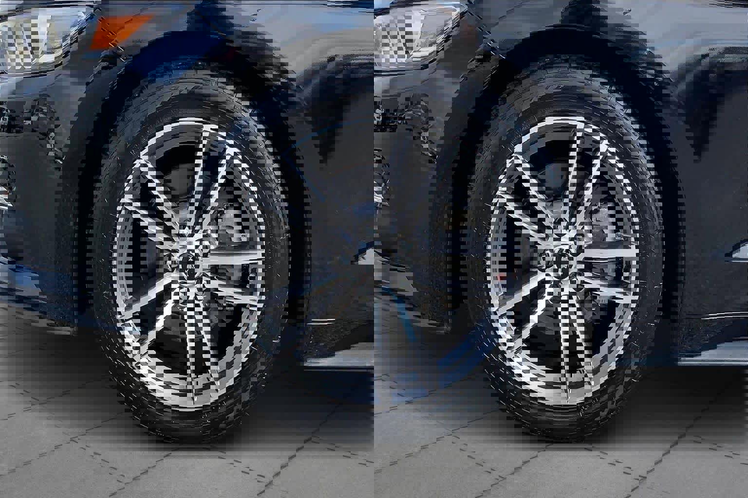 Used 2017 Ford Mustang Premium image 9