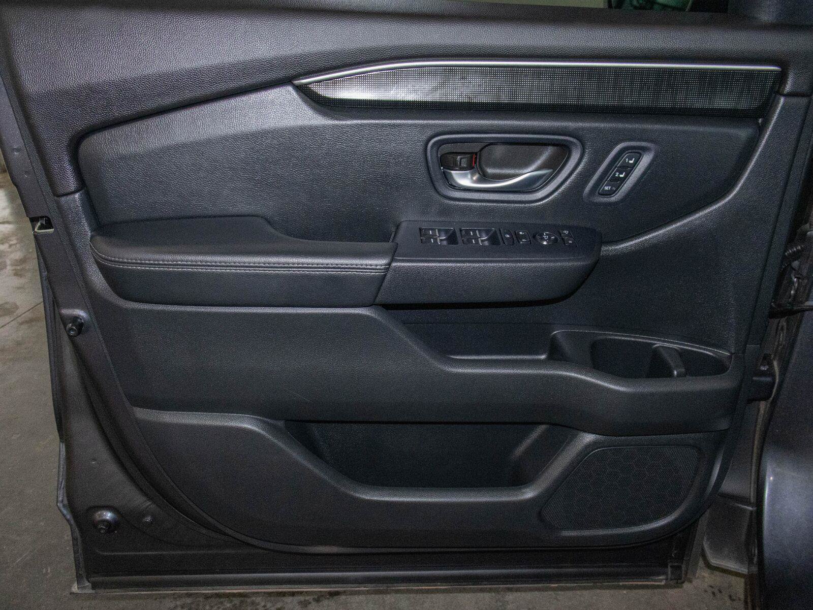 Used 2025 Honda Pilot Elite image 11