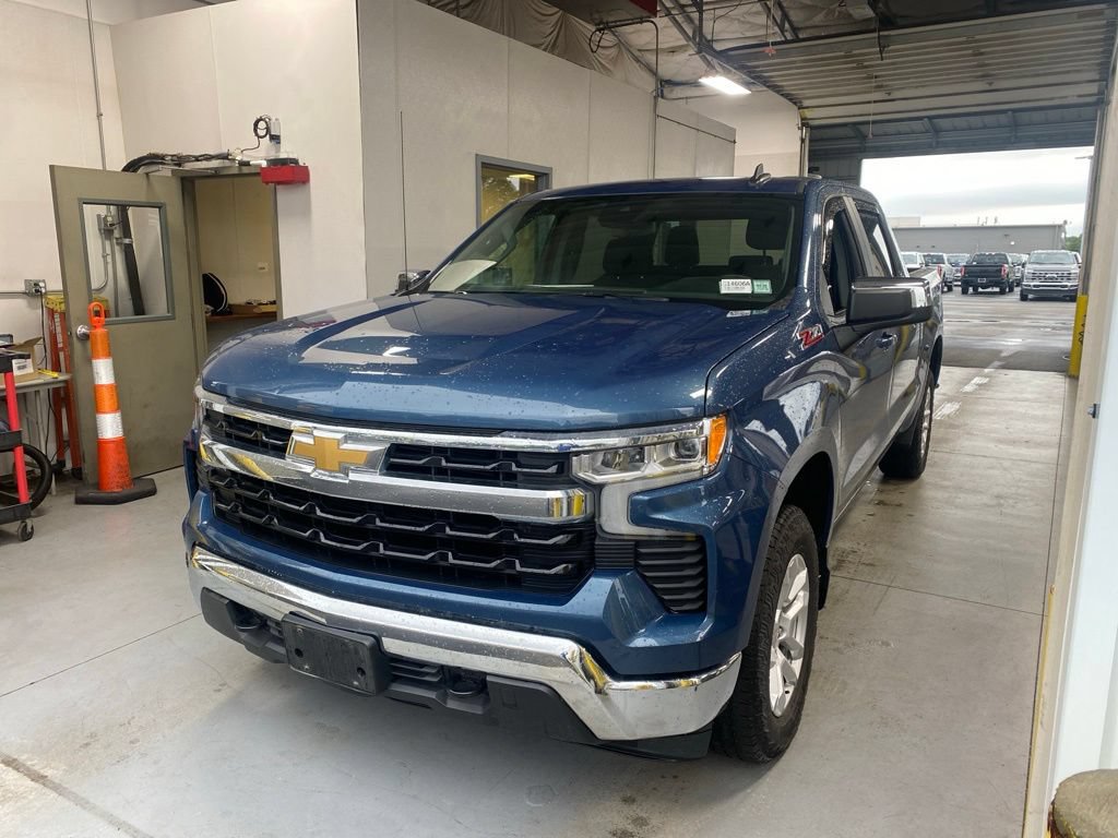 Used 2024 Chevrolet Silverado 1500 LT AWD/4WD image 2