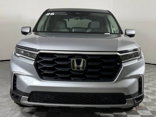 Used 2025 Honda Pilot EX-L image 11