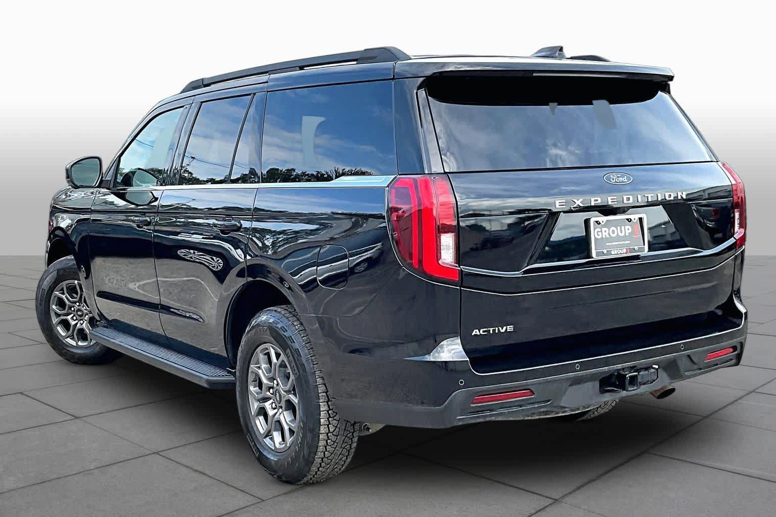 Used 2025 Ford Expedition Active RWD image 12