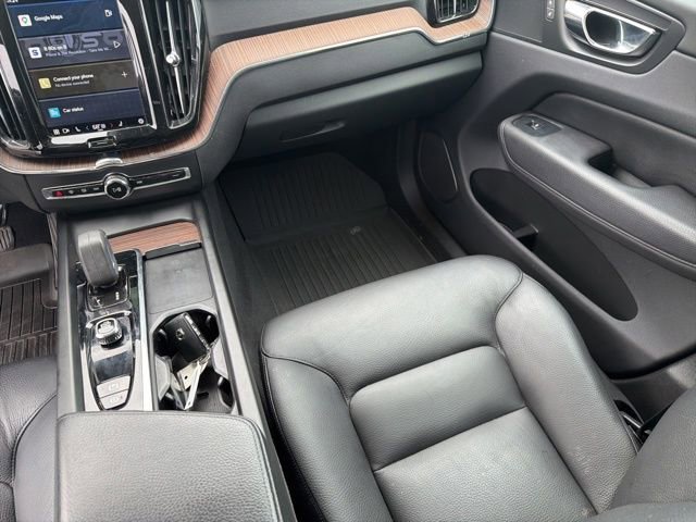 Used 2022 Volvo XC60 B5 Momentum image 27