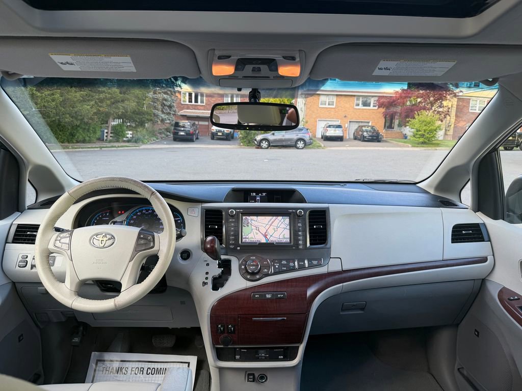 Used 2011 Toyota Sienna XLE w/ Premium Pkg AWD/4WD image 26
