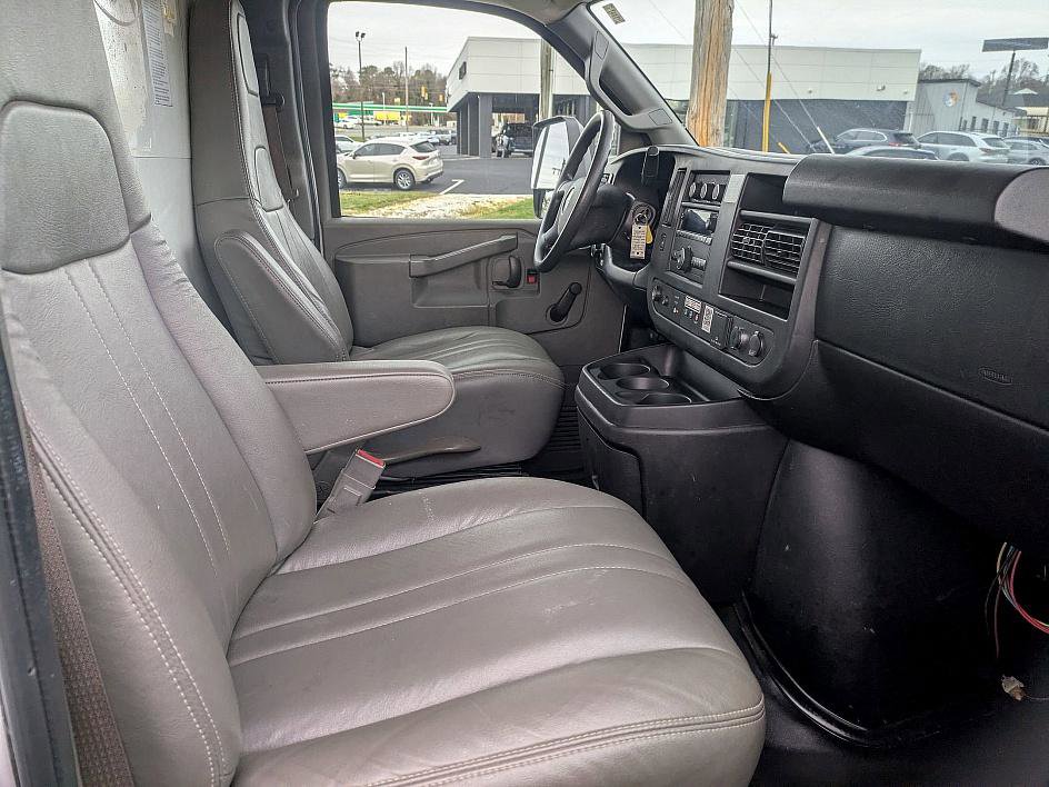 Used 2018 GMC Savana 3500 Extended w/ Driver Convenience Package image 22
