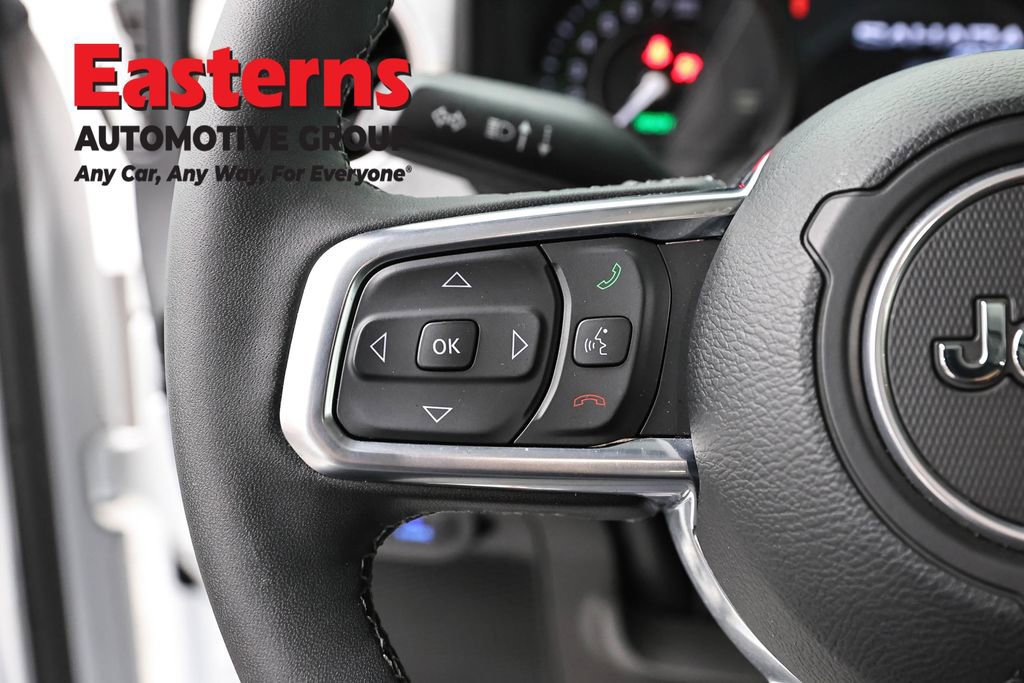 Used 2025 Jeep Wrangler Unlimited Sahara image 15