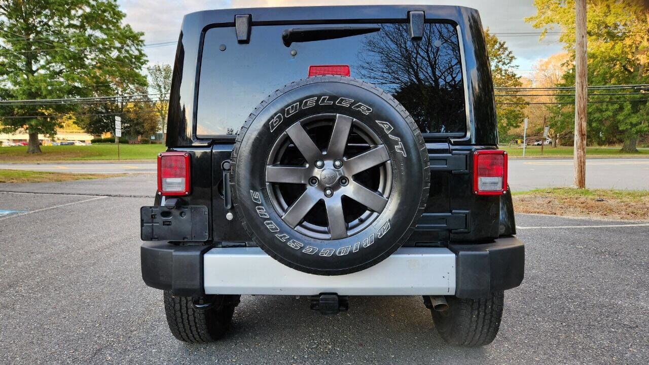 Used 2015 Jeep Wrangler Unlimited Sahara AWD/4WD image 15