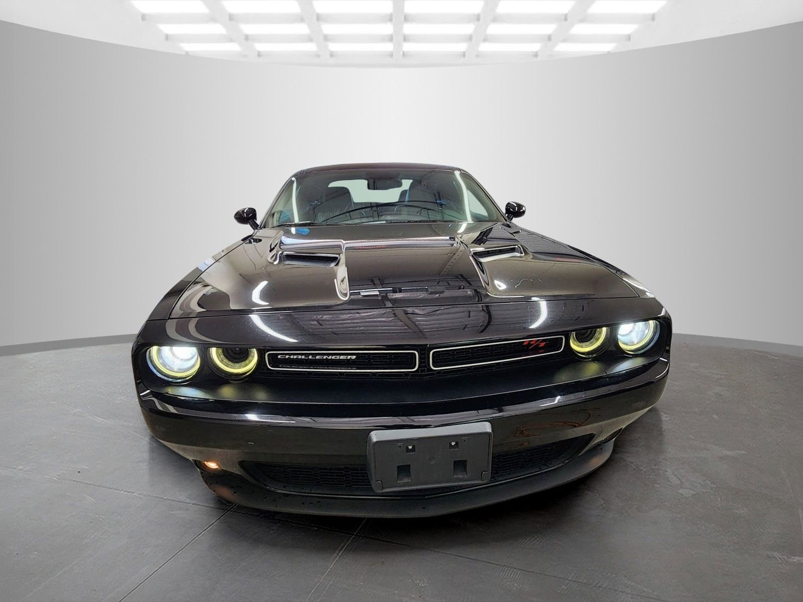Used 2016 Dodge Challenger R/T Plus image 2