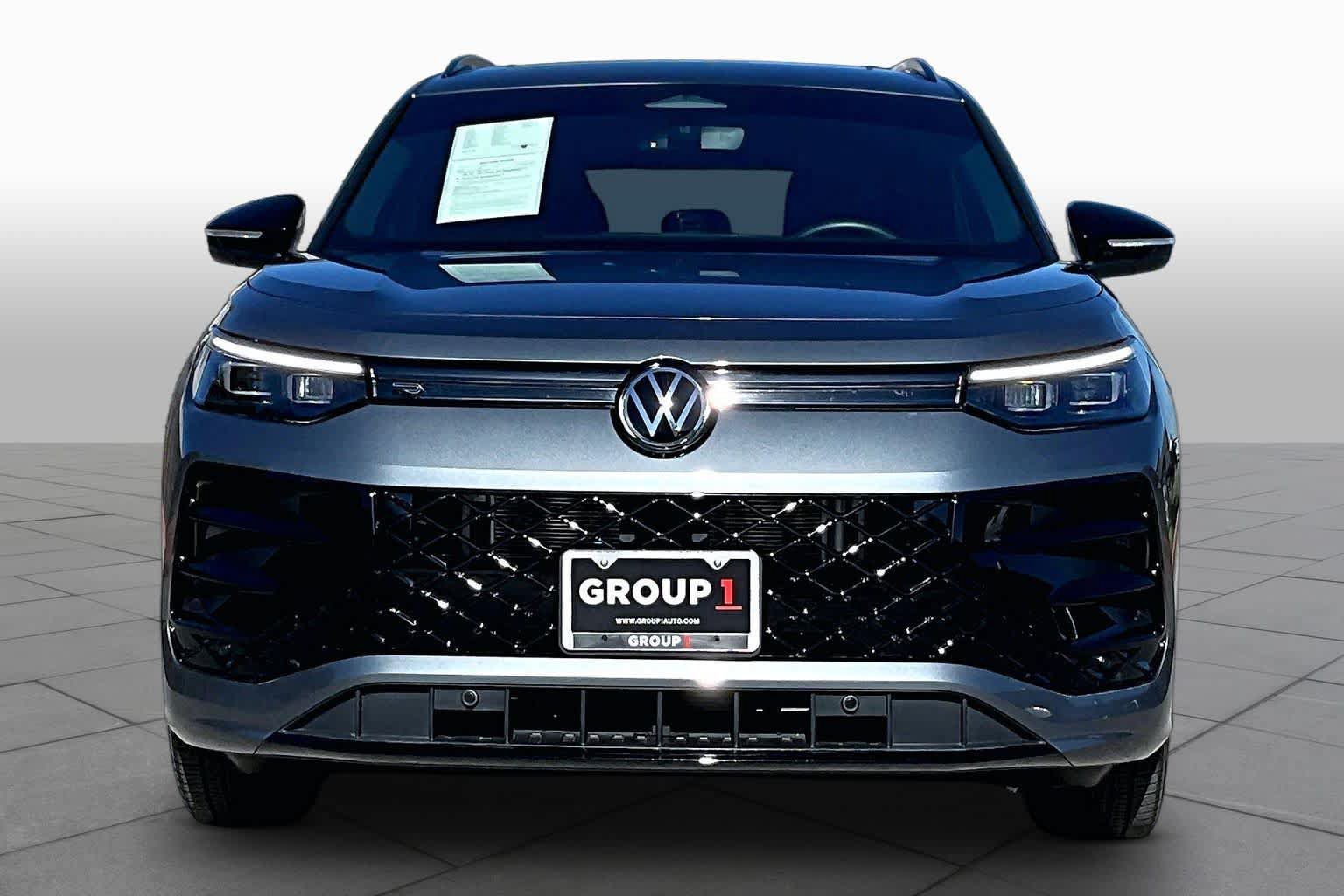Used 2025 Volkswagen Tiguan SE R-Line FWD image 7
