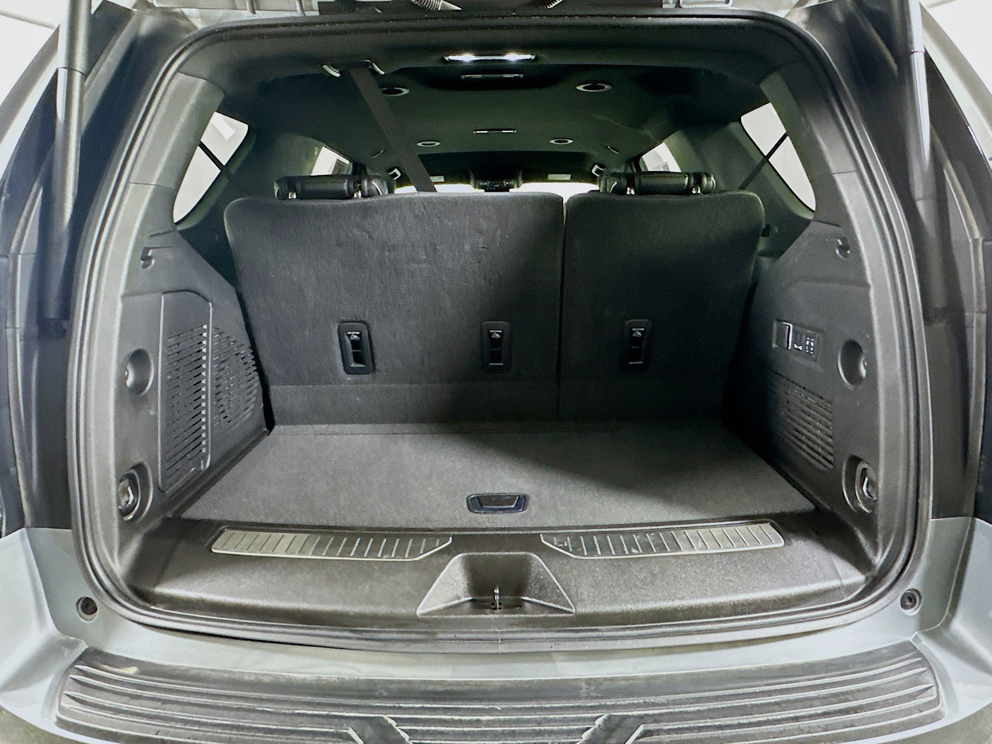 Used 2025 Chevrolet Tahoe Premier image 30