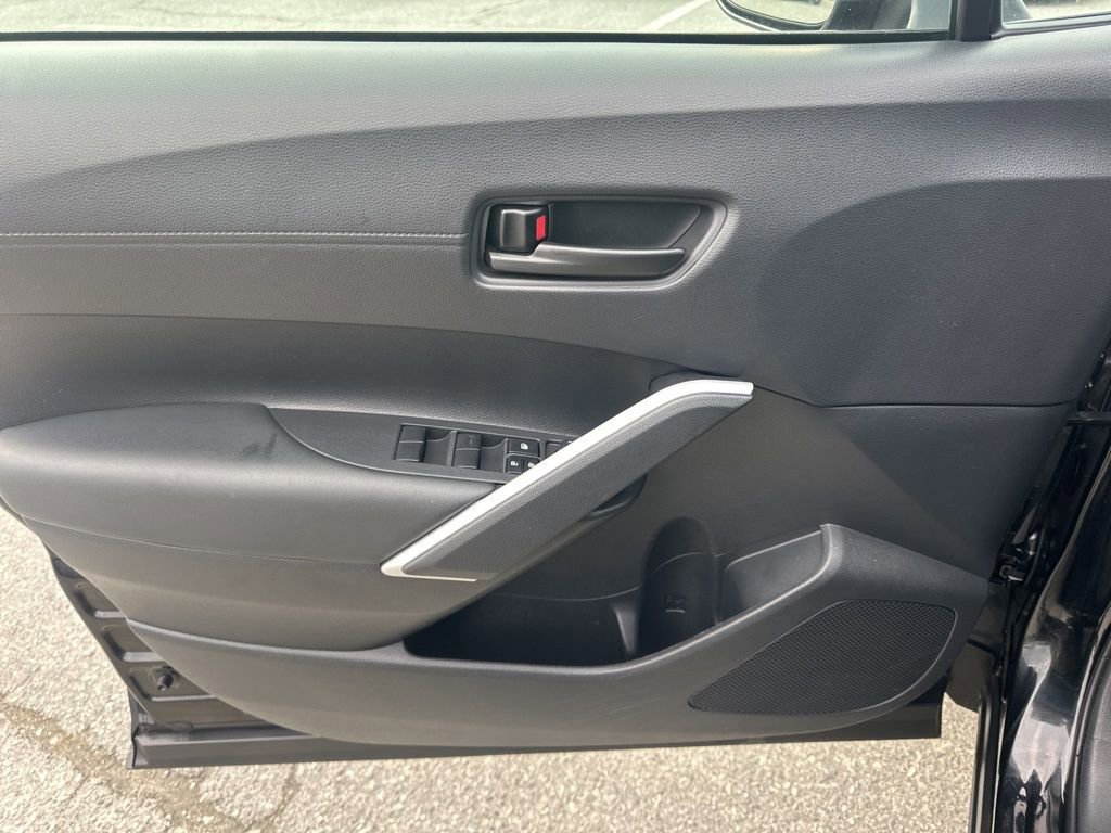 Used 2025 Toyota Corolla Cross LE image 22