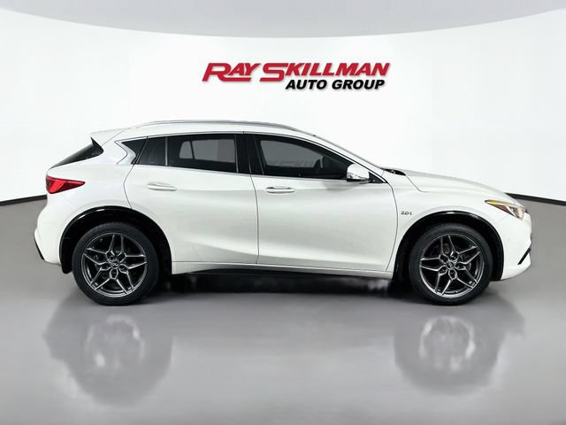 Used 2017 INFINITI QX30 Premium w/ Navigation Package FWD image 8