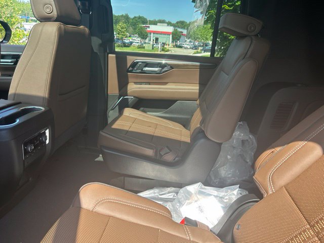 New 2026 Chevrolet Suburban High Country AWD/4WD image 16
