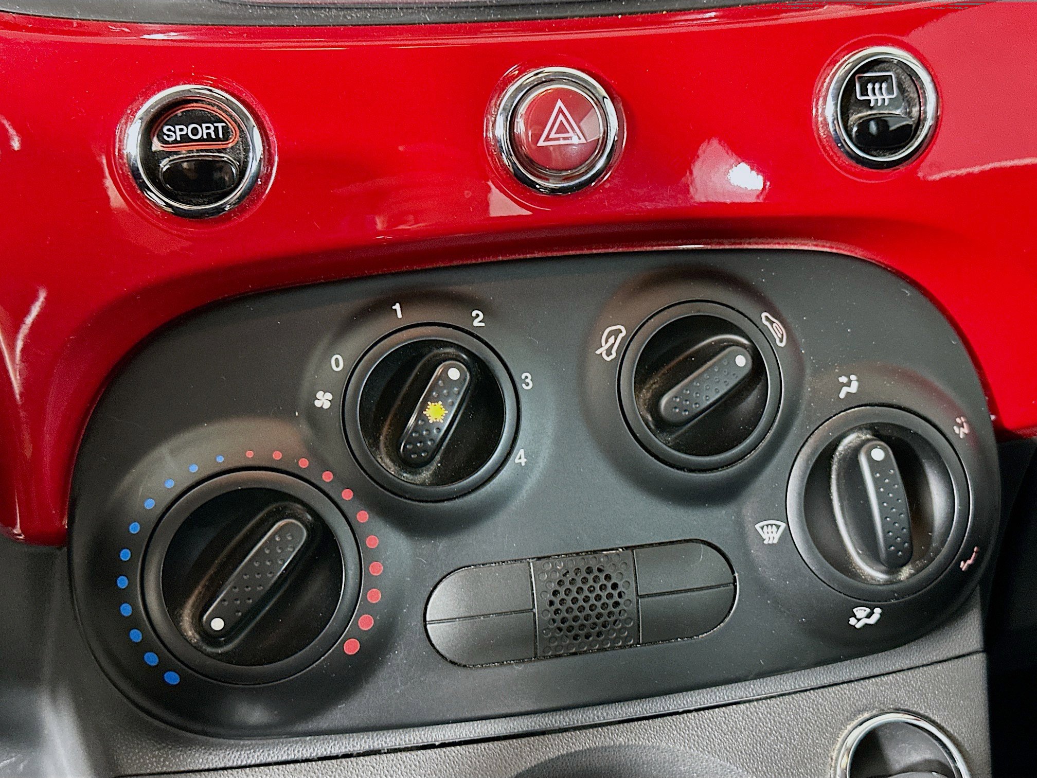 Used 2017 FIAT 500 Pop w/ Red Roof & Mirror Cap Package image 21