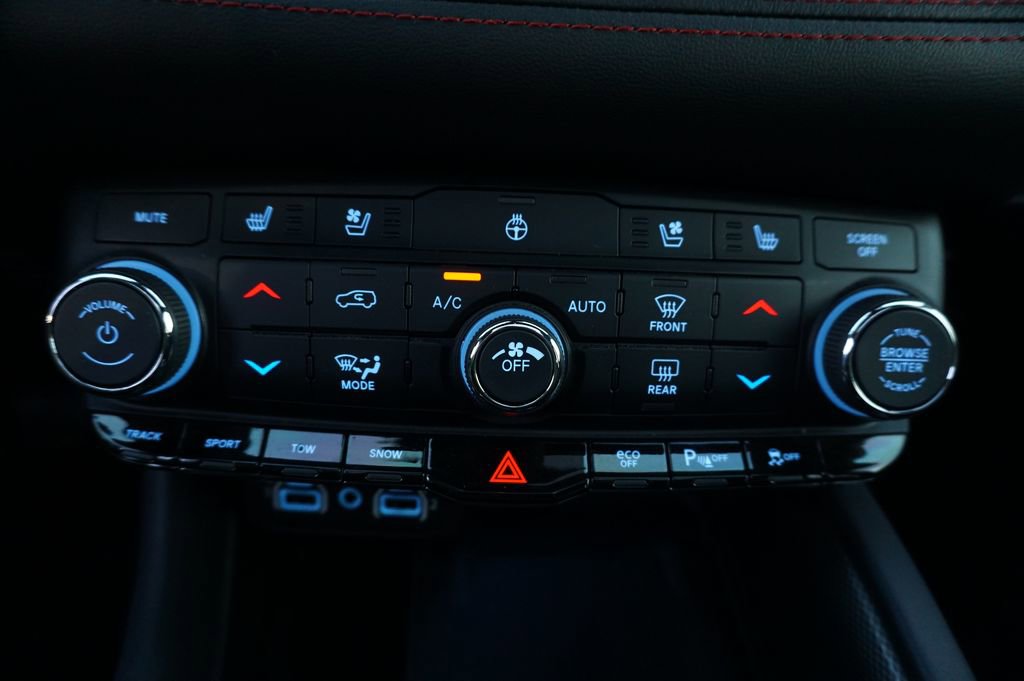 Used 2023 Dodge Durango R/T w/ Tow 'N Go Package AWD/4WD image 16