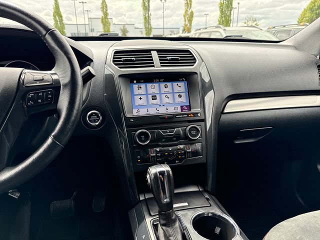 Used 2018 Ford Explorer XLT w/ Equipment Group 202A FWD image 21
