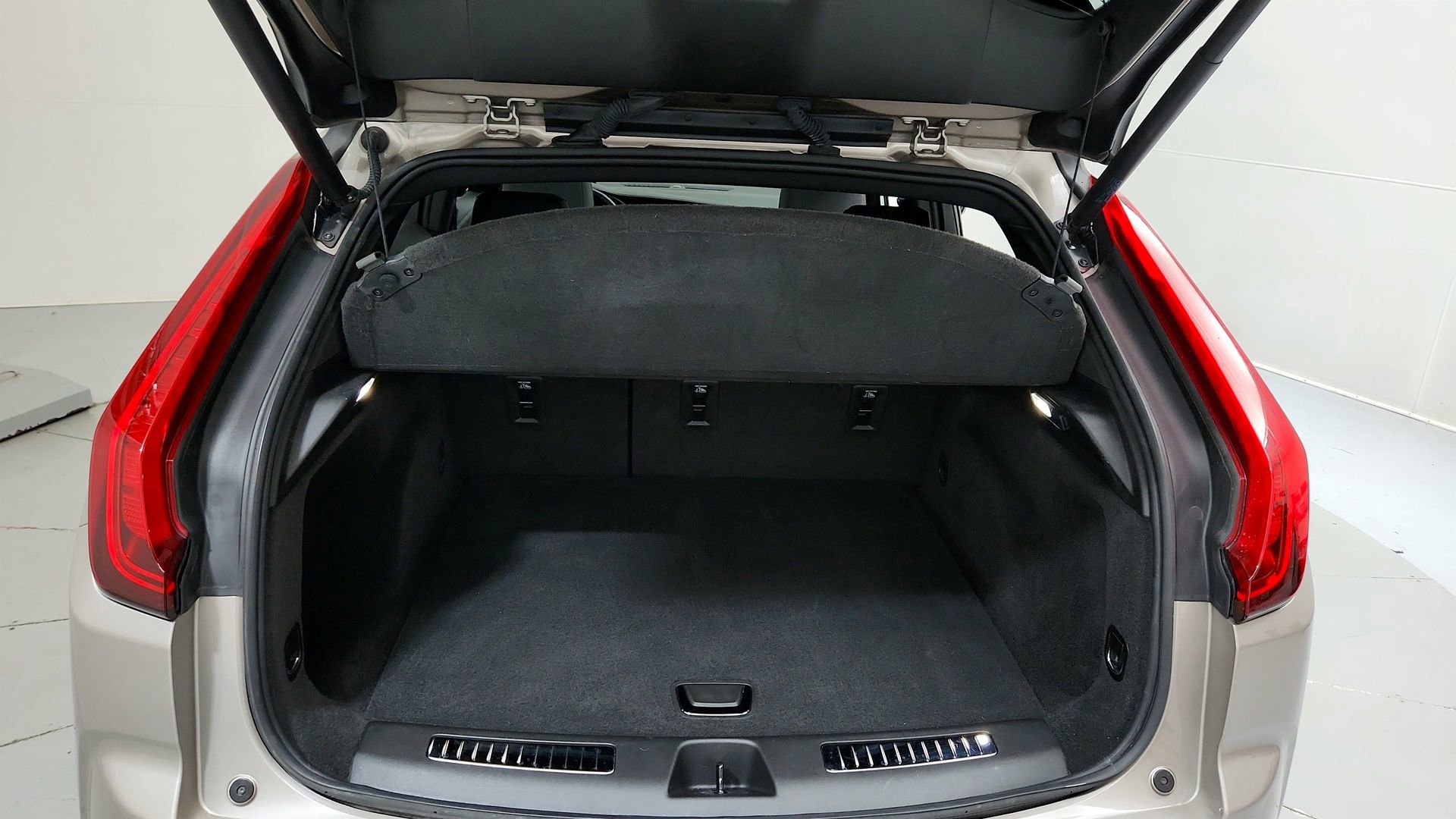 Certified 2023 Cadillac XT4 Premium Luxury w/ Cold Weather Package image 22