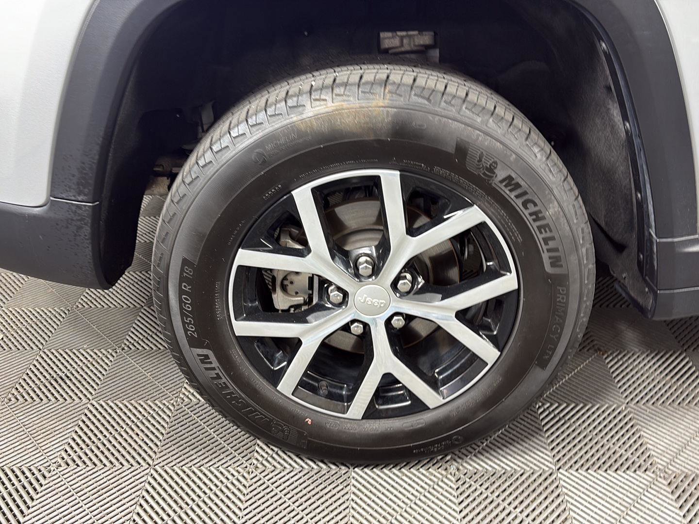 Used 2023 Jeep Grand Cherokee Limited AWD/4WD image 14