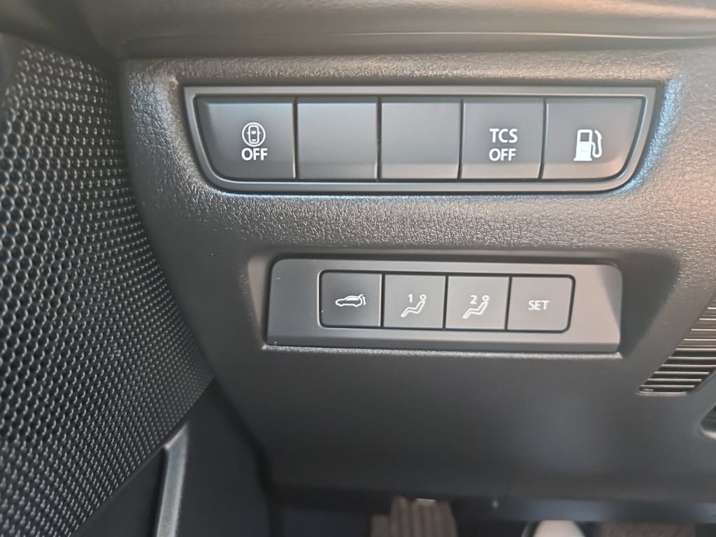 Used 2025 MAZDA CX-50 AWD 2.5 Hybrid w/ Premium Pkg image 15