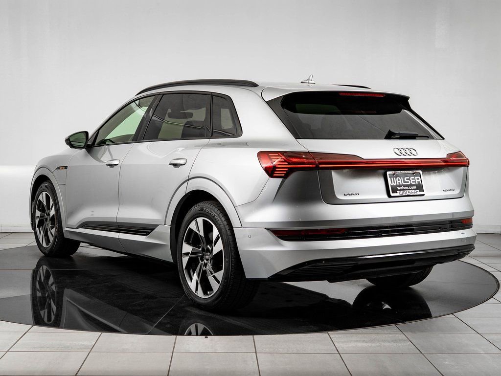 Used 2022 Audi e-tron Premium w/ Convenience Plus Package image 11