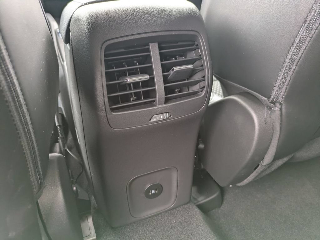 New 2024 Ford Escape SE FWD image 39