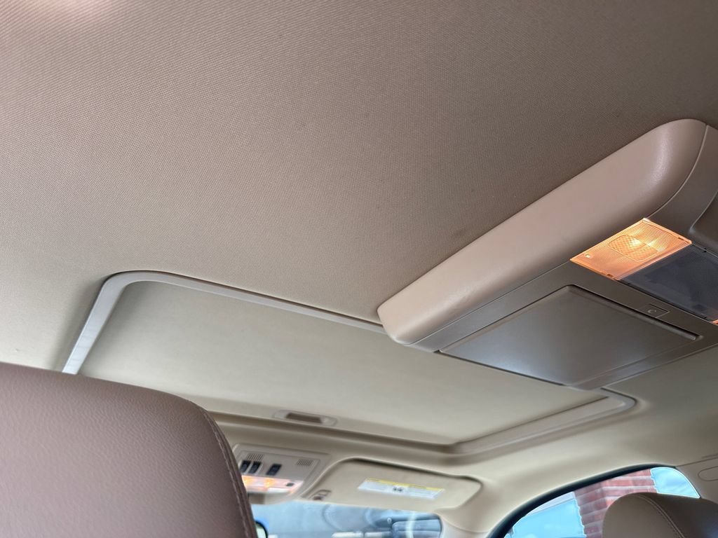 Used 2013 Chevrolet Suburban LTZ RWD image 18