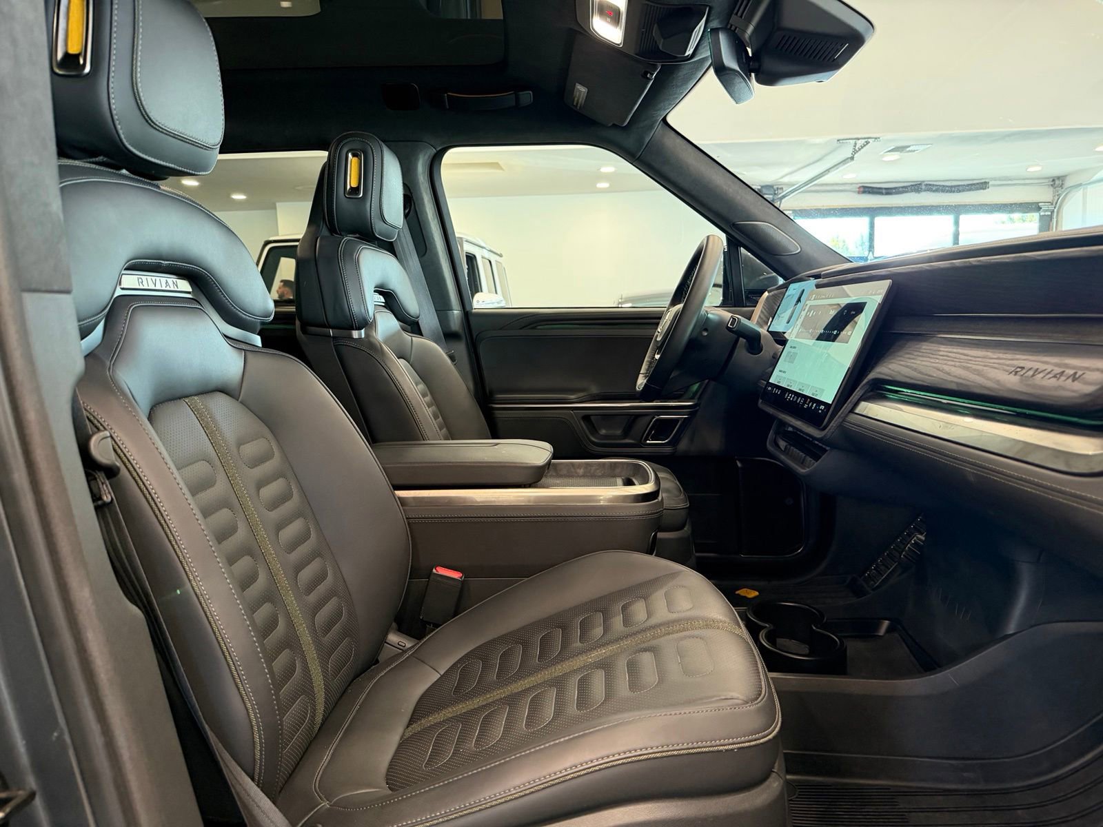 Used 2023 Rivian R1S Adventure AWD/4WD image 9
