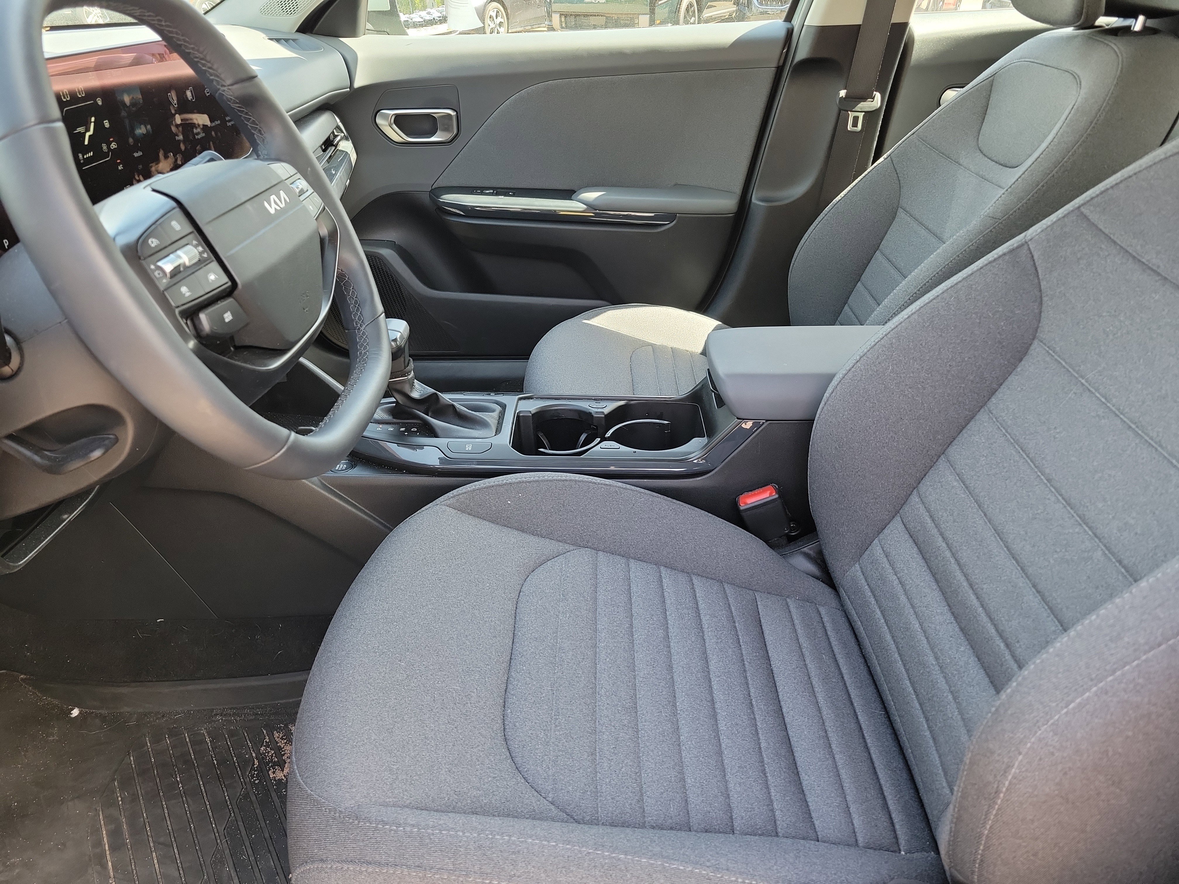 Used 2025 Kia K4 EX FWD image 3