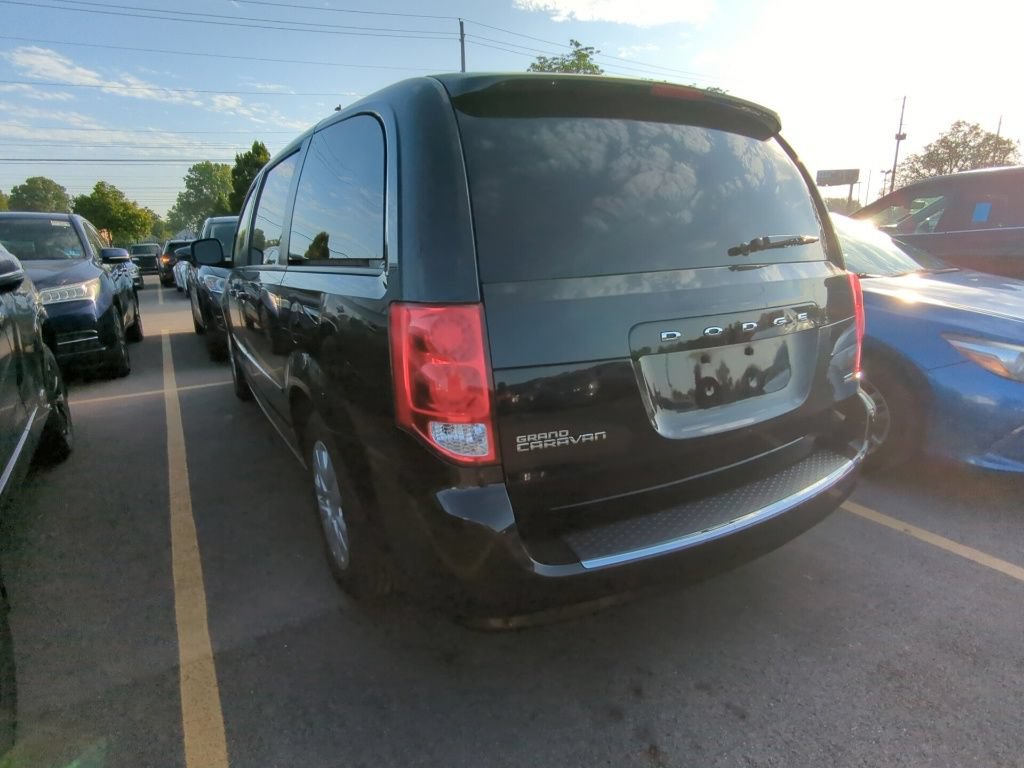 Used 2017 Dodge Grand Caravan SE FWD image 4