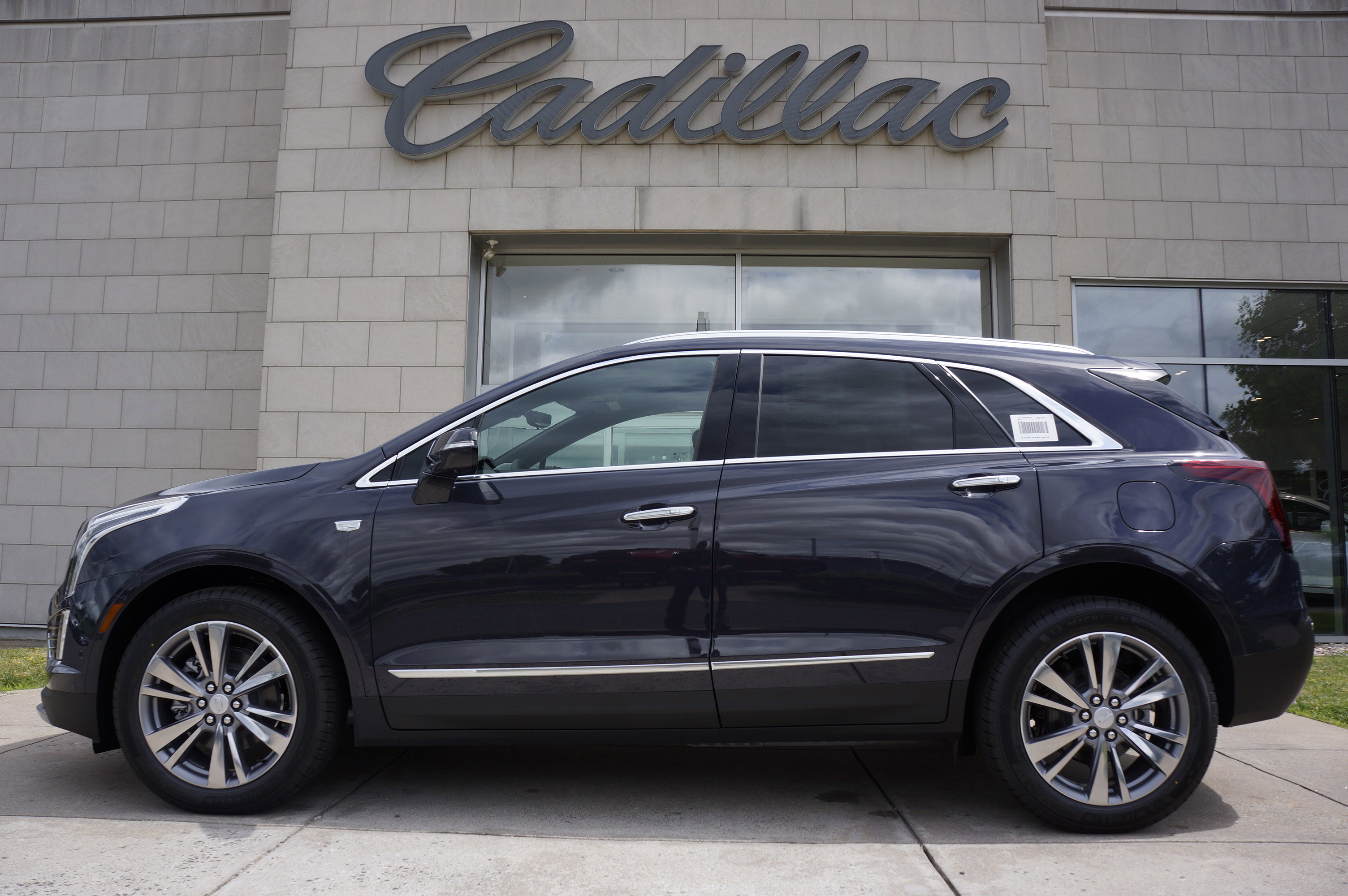 Used 2025 Cadillac XT5 Premium Luxury image 10