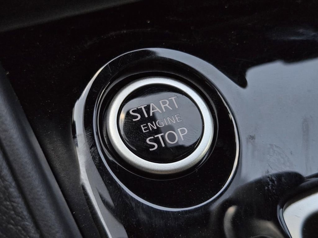 New 2025 Nissan Versa SR w/ Trunk Package image 25