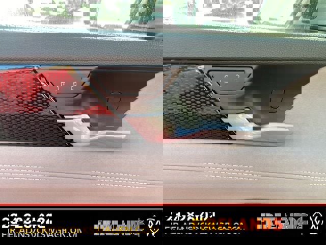 New 2025 Volkswagen Tiguan SE image 23