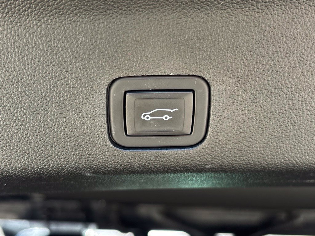 Used 2024 Chevrolet Suburban RST RWD image 26