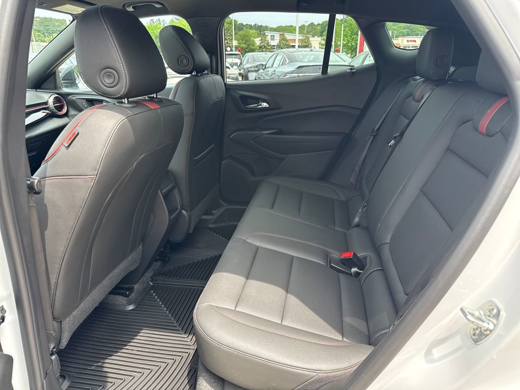 Used 2025 Chevrolet Trax RS w/ Sunroof Package FWD image 23