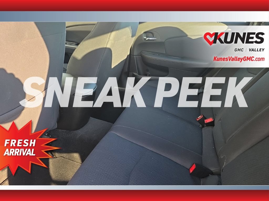 Used 2013 Chrysler 200 Touring FWD image 9