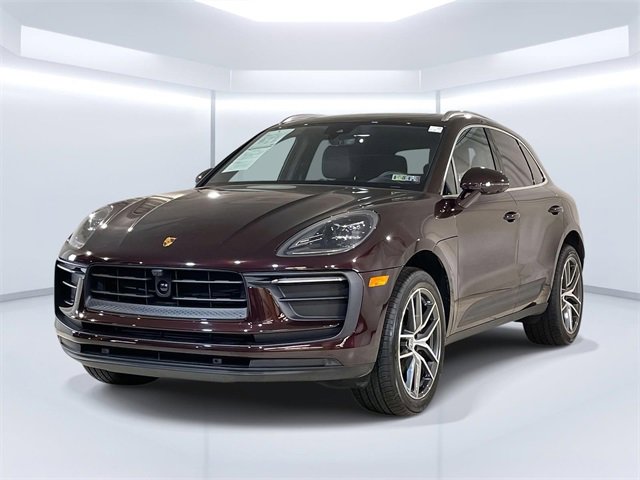 Certified 2025 Porsche Macan image 1