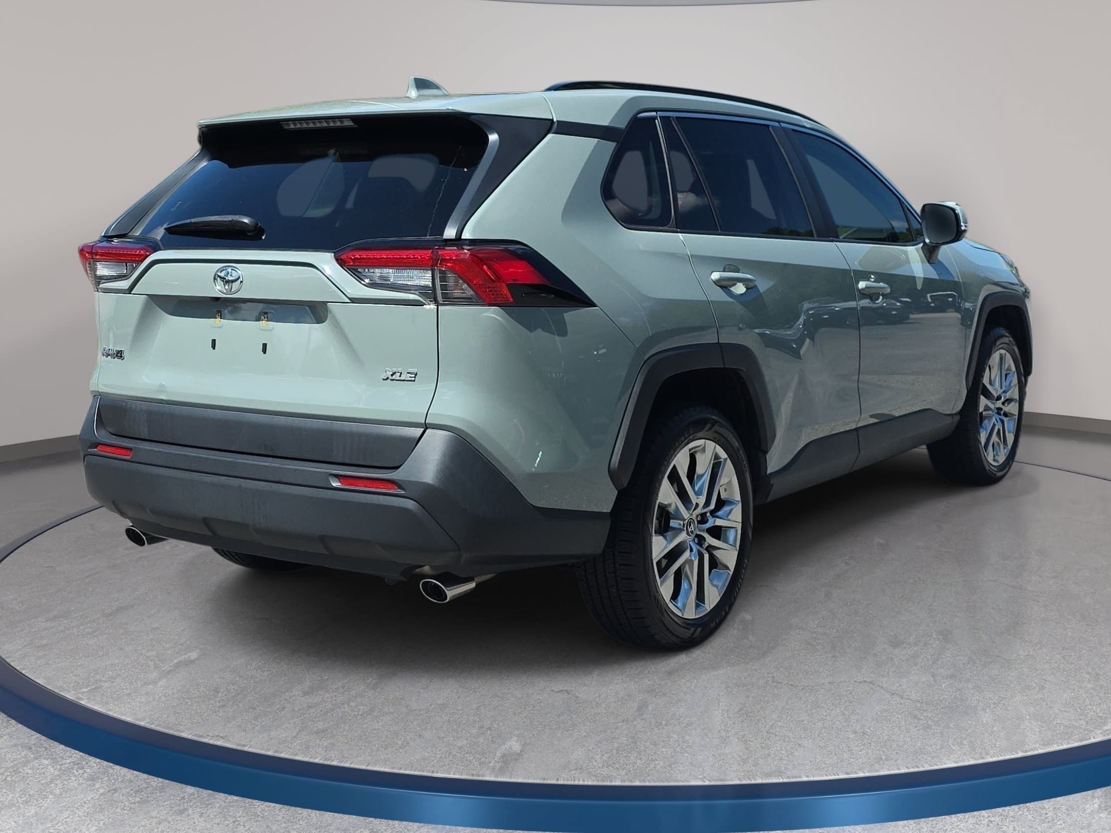 Used 2019 Toyota RAV4 XLE Premium FWD image 5