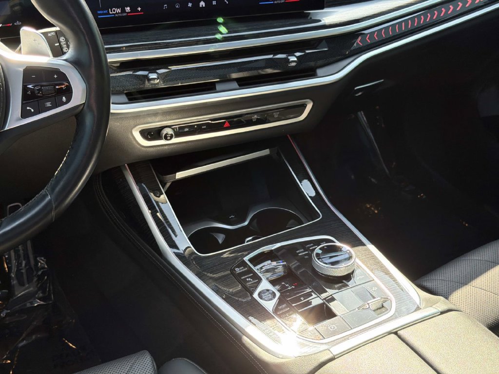 Used 2024 BMW X7 xDrive40i w/ M Sport Package AWD/4WD image 11