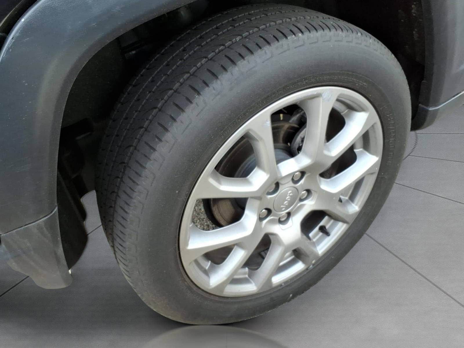 Used 2022 Jeep Compass Latitude AWD/4WD image 6