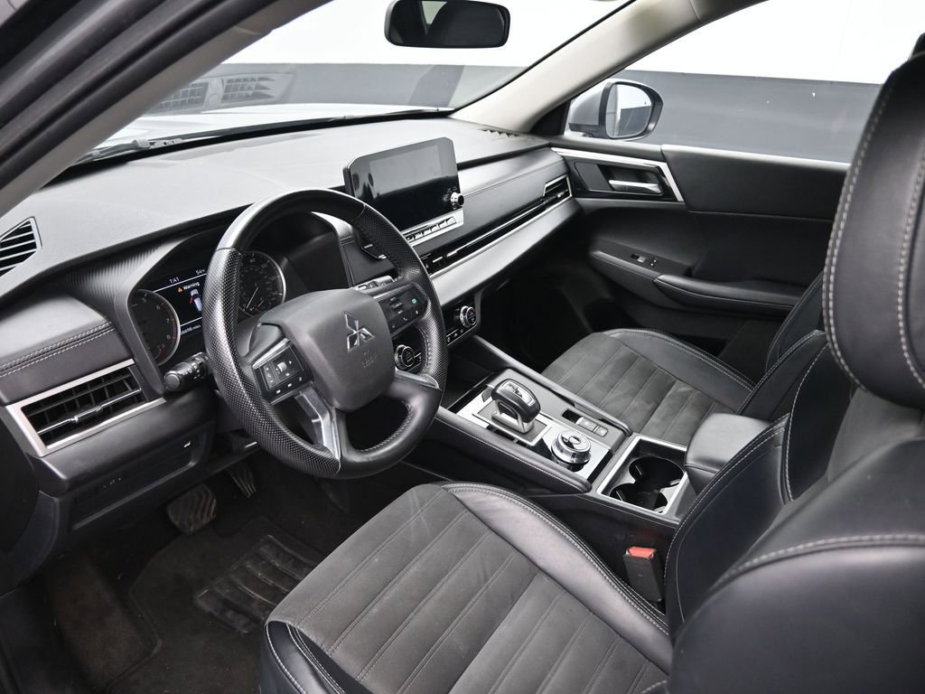 Used 2024 Mitsubishi Outlander SE image 22