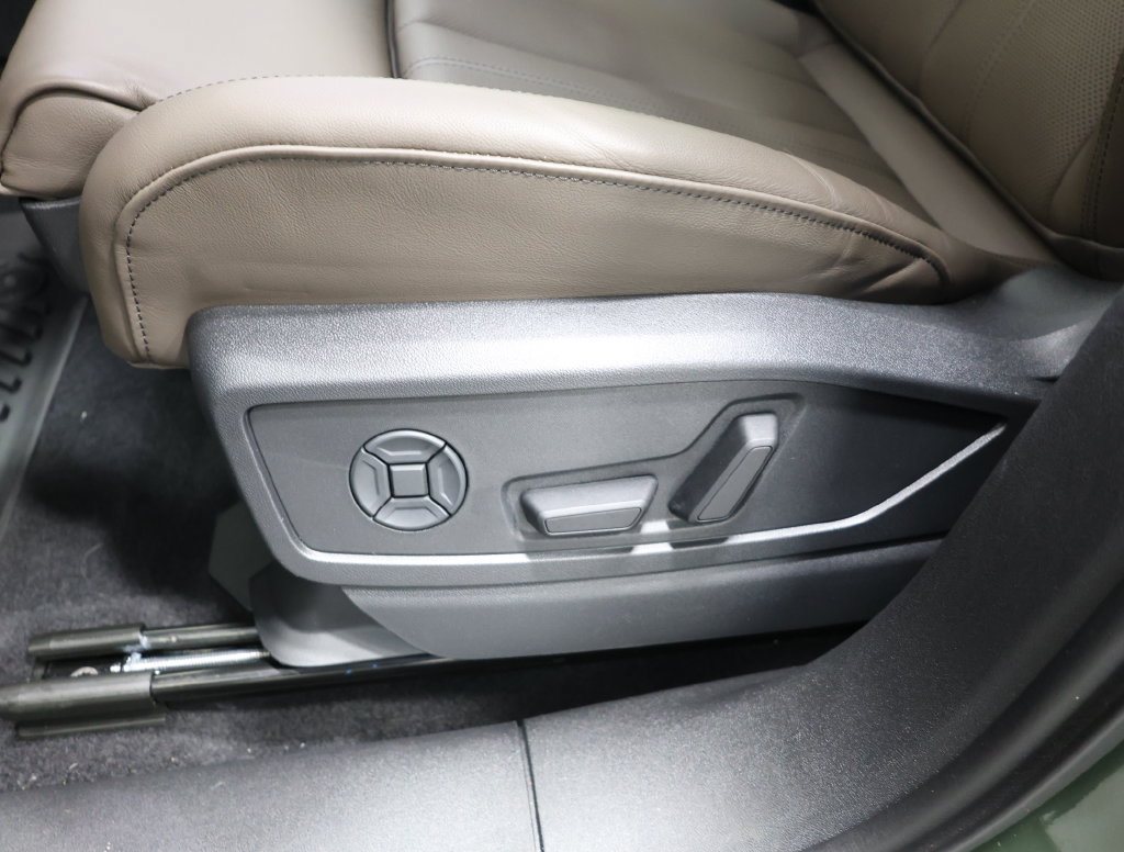 Used 2025 Audi Q5 Prestige AWD/4WD image 14