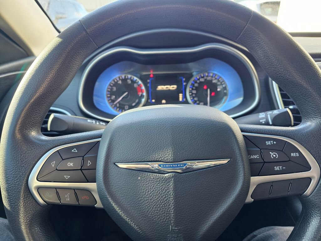 Used 2015 Chrysler 200 LX FWD image 20