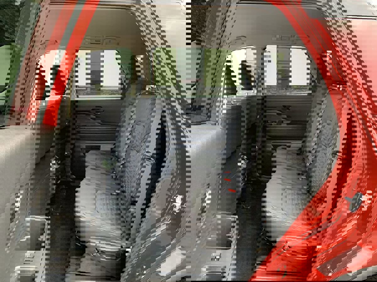 Used 2024 Nissan Pathfinder SV image 26