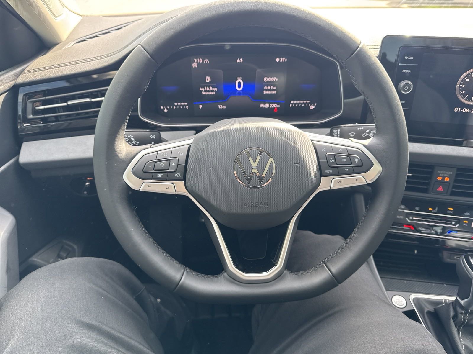 New 2026 Volkswagen Jetta SE FWD image 9