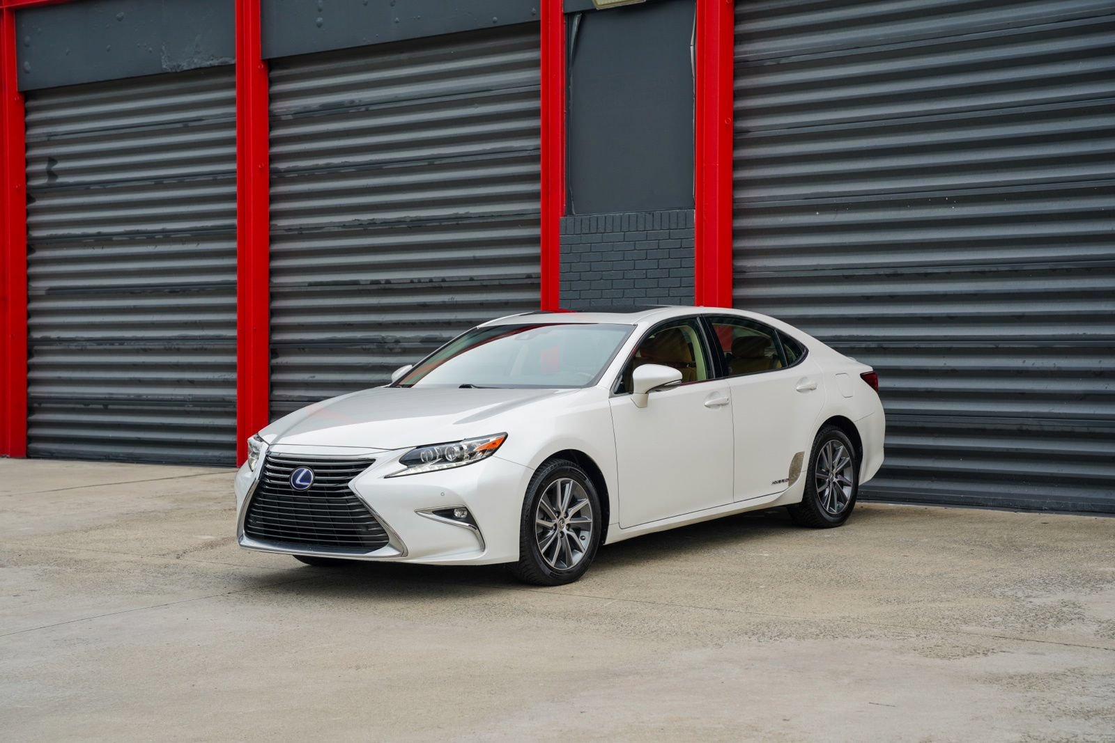 Used 2016 Lexus ES 300h w/ Ultra Luxury Package